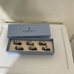Newbridge Silverware Napkin Rings Holders -silver Plated. (6)